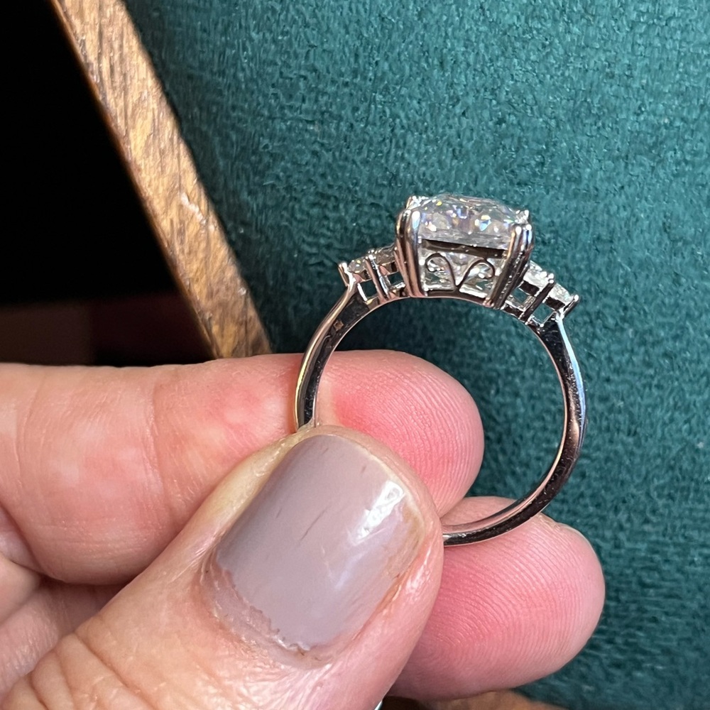 Radiant 925 Silver Moissanite 5.4 ctw Women’s Ring Sz 9 - Picture 4 of 6